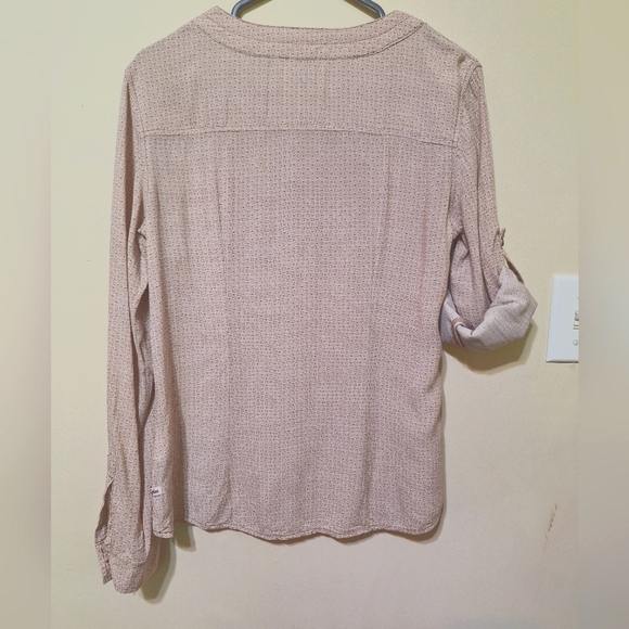 Wrangler long-sleeved collarless button-down Medium pink tan microfloral blouse - Picture 5 of 6